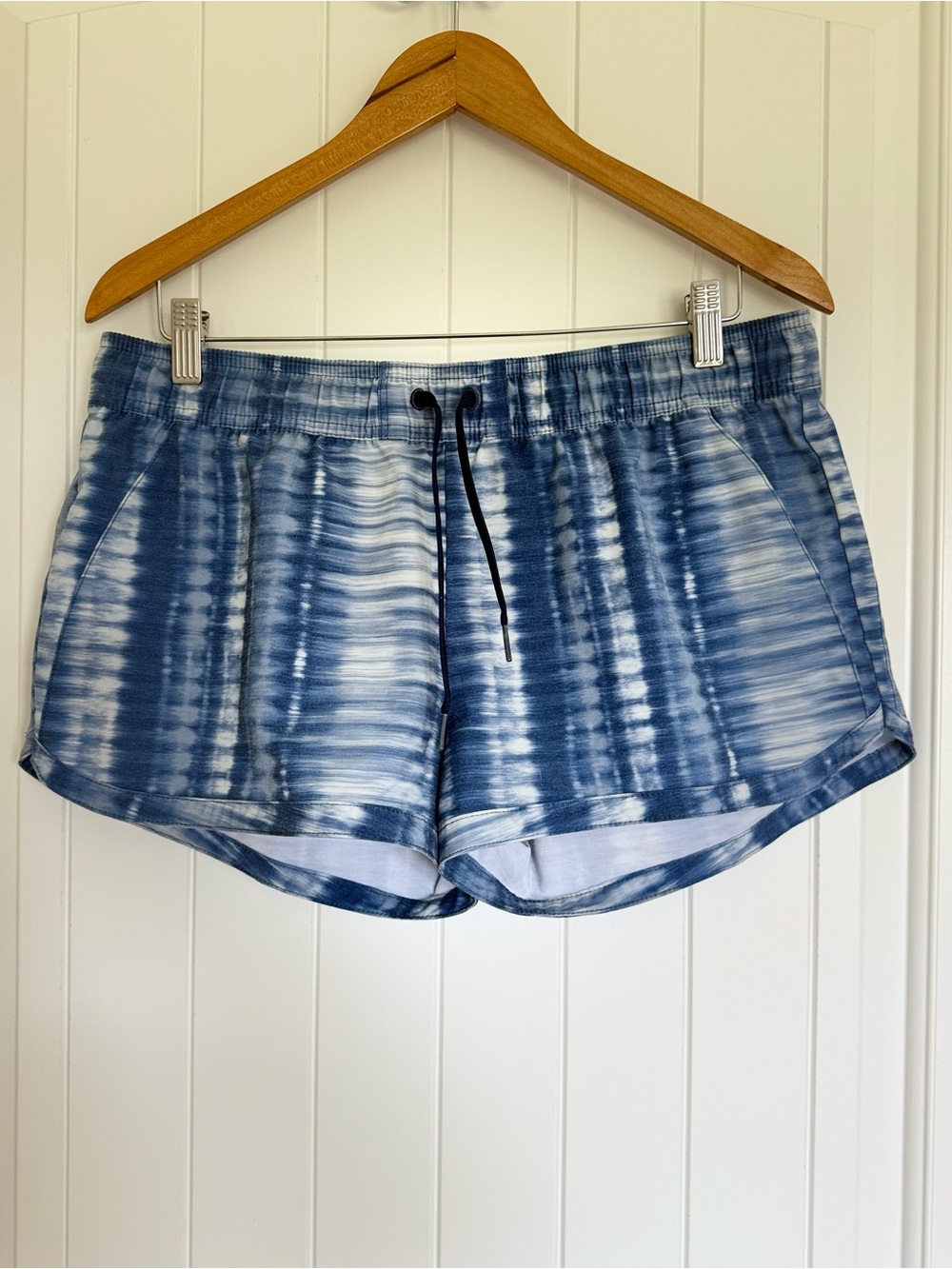 prAna Mariya Swim Shorts Blue Tie Dye Belize Hazy Days Board Shorts Medium